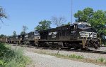 NS 8000 leads train 195 down the yard lead